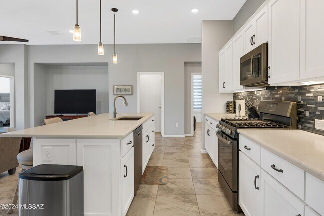 Building Photo - 39589 S Summerwood Dr
