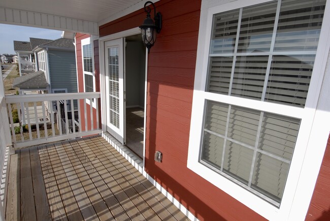 Building Photo - 554 N Keats Dr