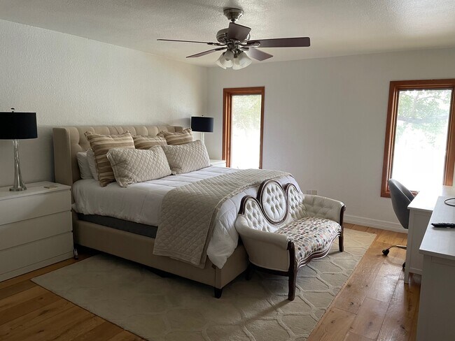 Building Photo - 10 Riviera Ct