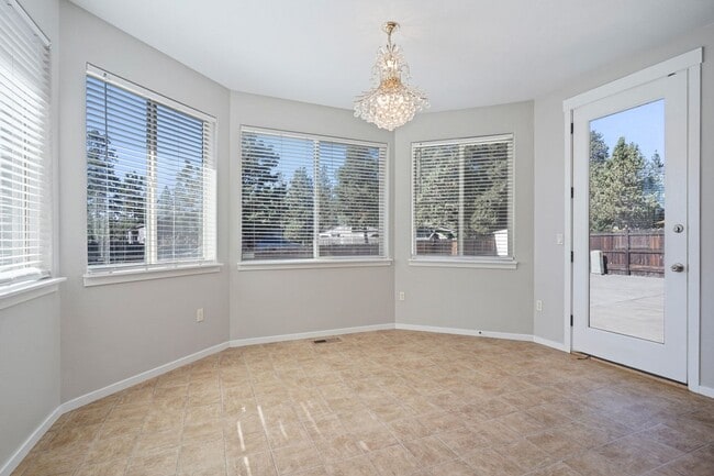 Building Photo - Huge home, recent upgrades!  Like new!