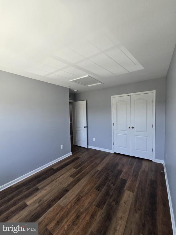 Building Photo - 7720 Village Park Dr
