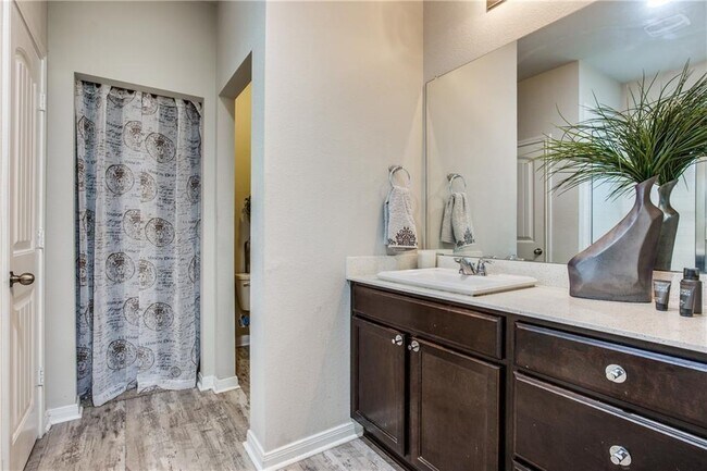 Building Photo - 1072 Gaelic Dr