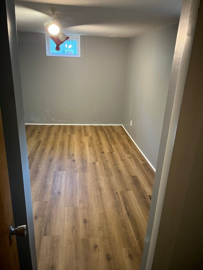 Building Photo - Spacious Two-Level Home with Dual Living Areas, 2 Kitchens & Covered Back Deck!