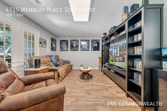 Building Photo - 4715 Wembley Pl SW