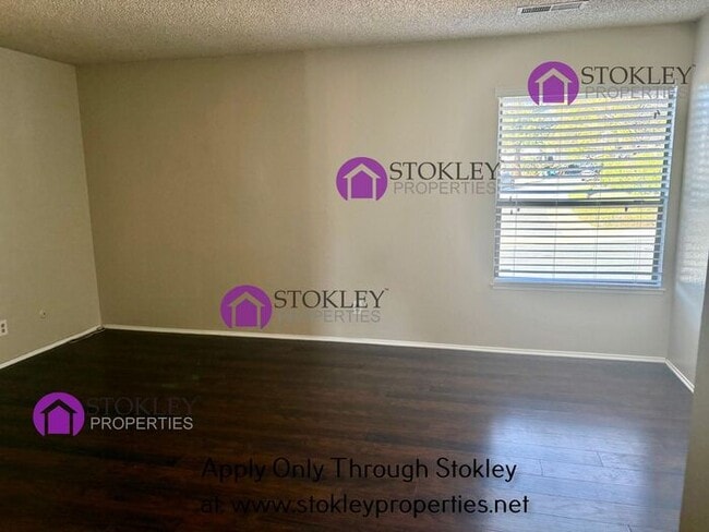 Building Photo - 27 Oak Brook Pl