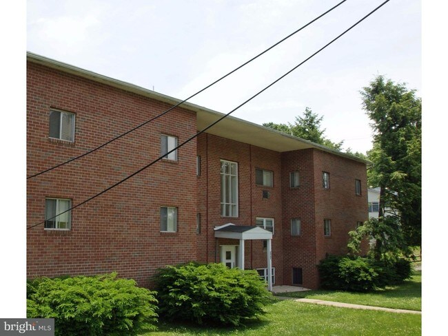 Building Photo - 102 2nd St