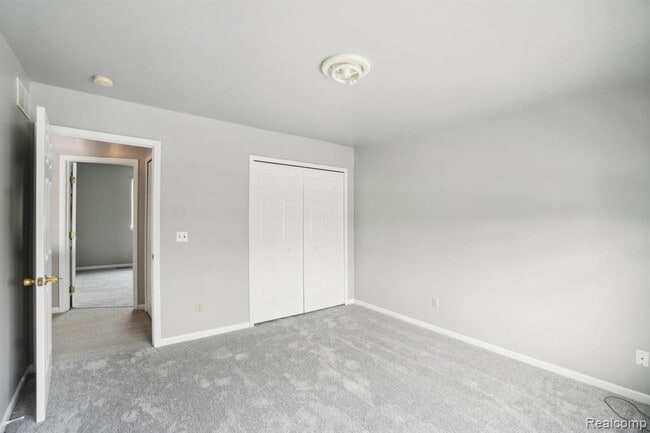 Building Photo - 2609 Huntington Dr