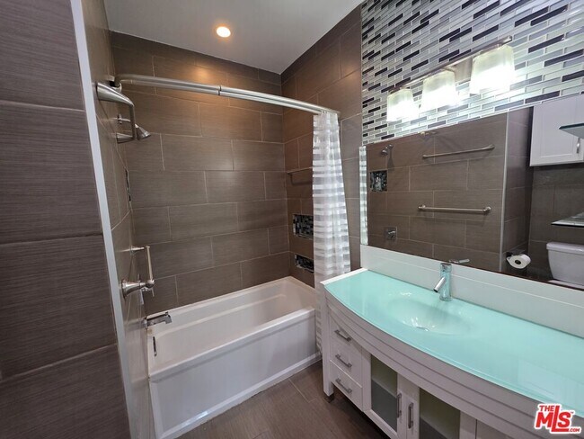 Building Photo - 1440 Veteran Ave