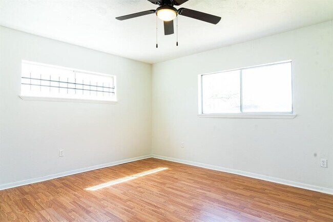 Building Photo - 4918 Leffingwell St