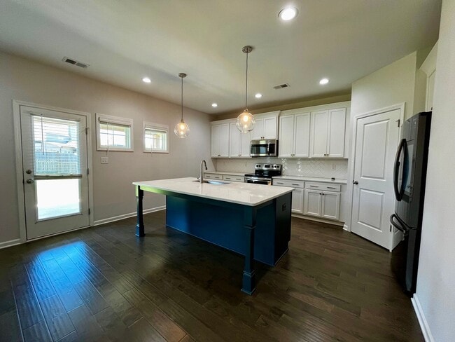 Building Photo - 311 Shoshone Cir