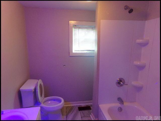 Building Photo - 2022 Howard St