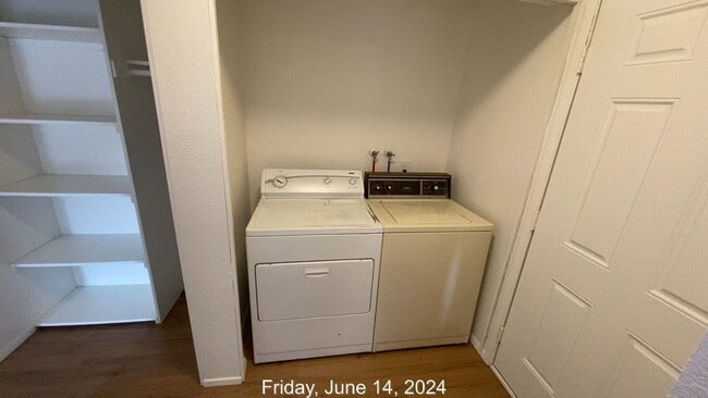 Building Photo - 2 Bed/1.5 Bath Updated Condo Near SMART/Hwy 101/Raleys Shopping Plaza/Washer-Dryer in Unit