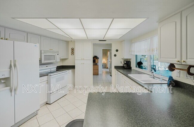 Building Photo - 403 SE 33rd Terrace