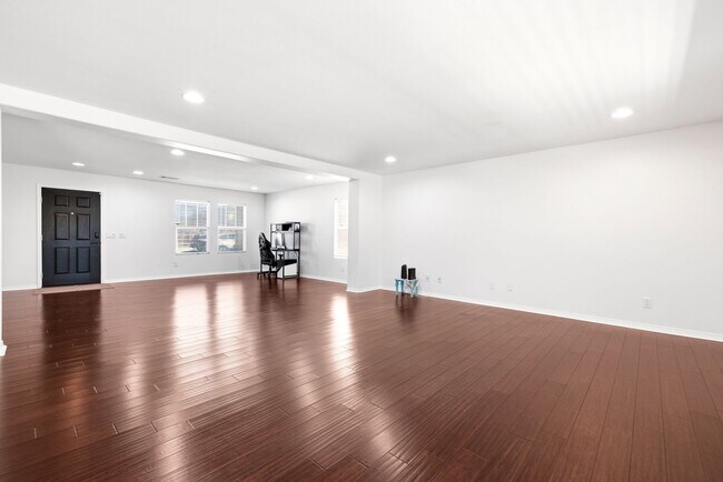Building Photo - 4 bedrooms / 3 bathroom OPEN floor plan HOUSE for rent in LANCASTER