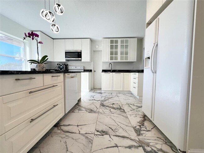 Building Photo - 1055 Cherokee Ave