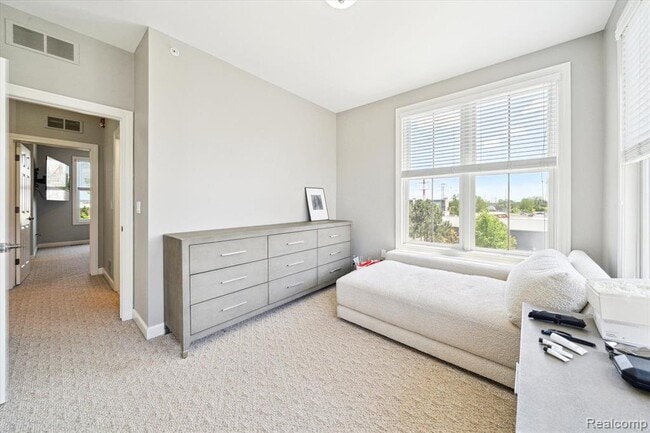 Building Photo - 537 Lewis St