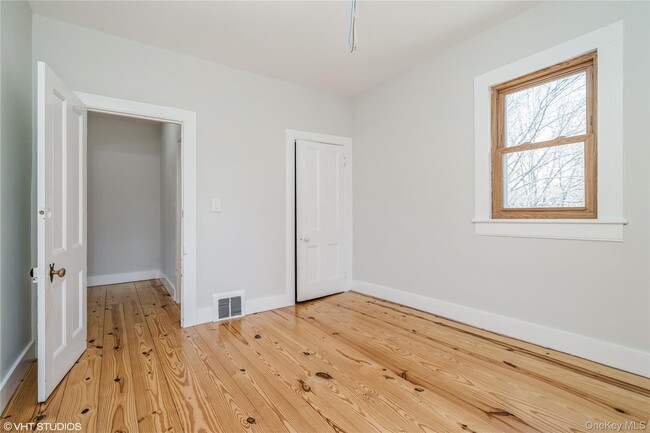 Building Photo - 1392 Kings Hwy