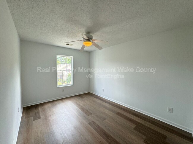 Building Photo - 2 Bellmore Ct