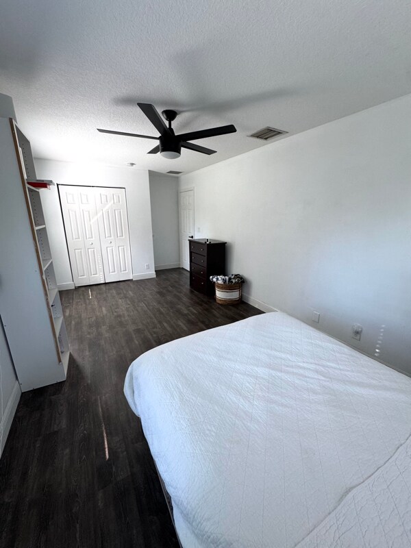 Building Photo - 1146 NE Coy Senda