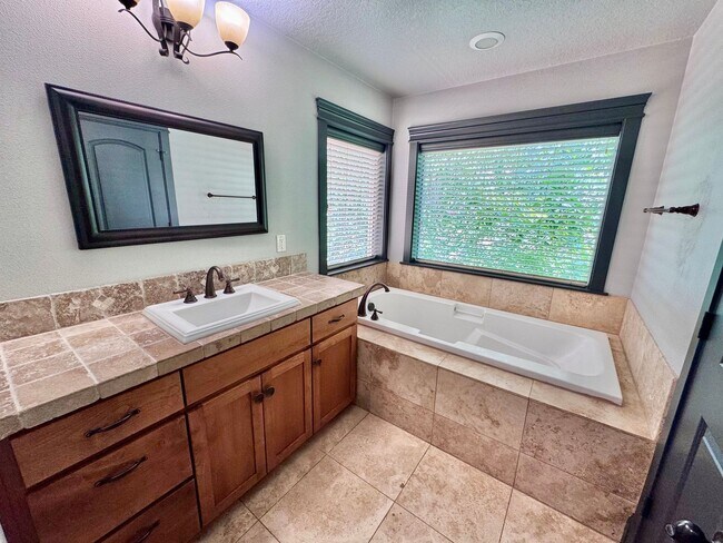 Building Photo - GORGEOUS Townhome...  LOCATION , LOCATION near Peace Health Hospital