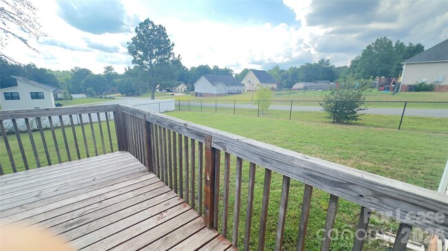 Building Photo - 5316 Oaktree Dr