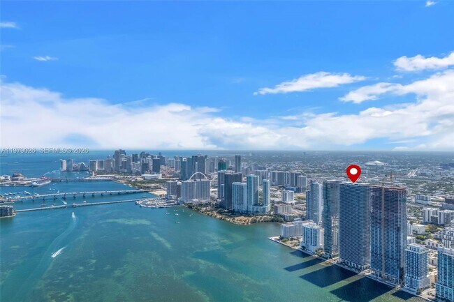 Building Photo - 700 NE 24th St