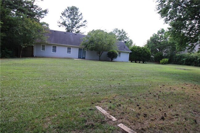 Building Photo - 2320 Ridgedale Dr SW