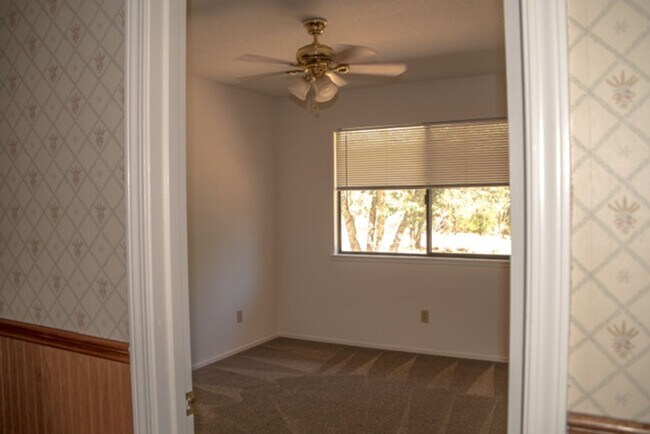 Building Photo - 16320 Loretta Ln