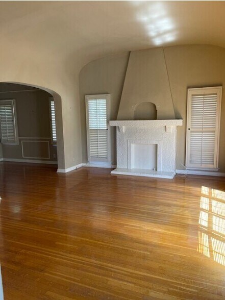 Living room - 6331 Lindenhurst Ave