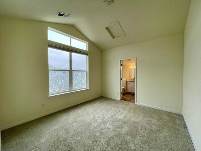 Building Photo - 2873 S Fox St