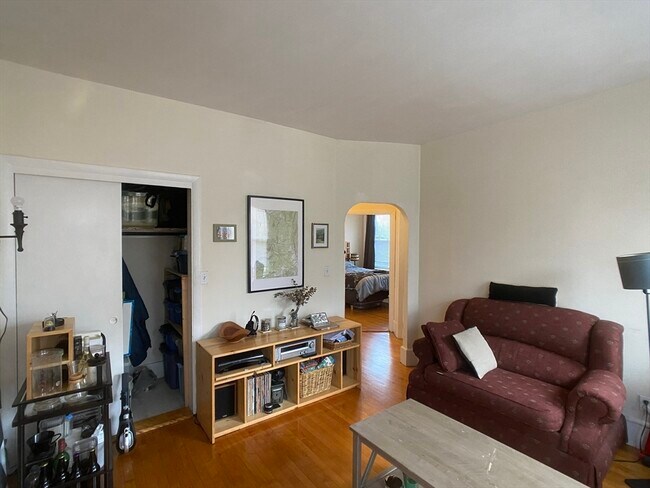 Building Photo - 590 Centre St