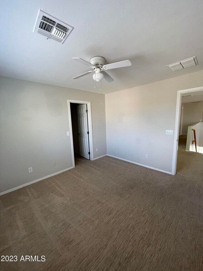 Building Photo - 3517 E Crescent Way