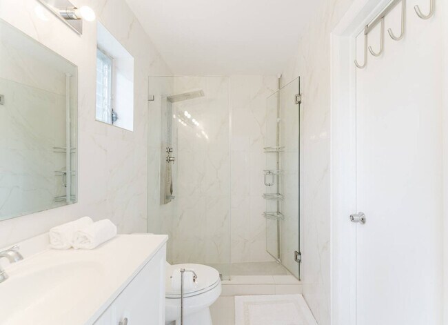 Building Photo - 4017 Monroe St