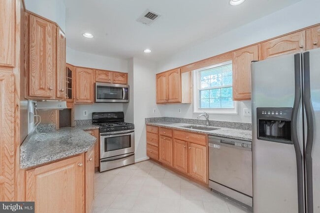 Building Photo - 5008 Treetop Ln