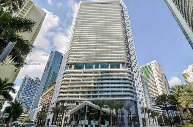 Building Photo - 1300 Brickell Bay Dr