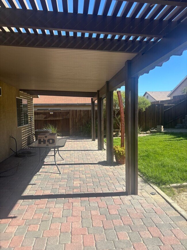 Building Photo - Awesome Property