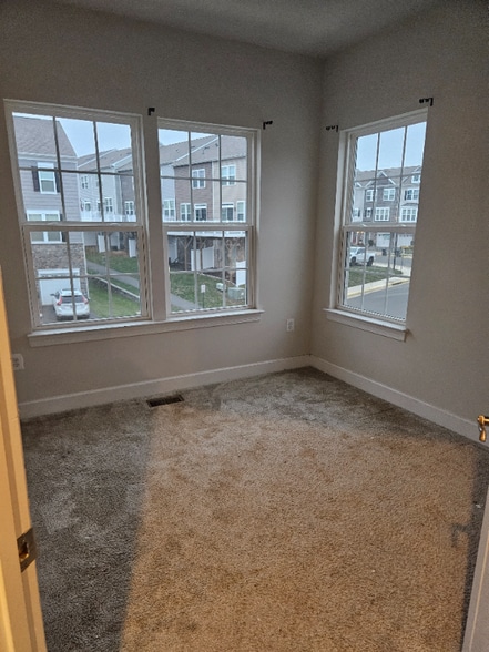 Building Photo - 6201 Quinns Creek Dr