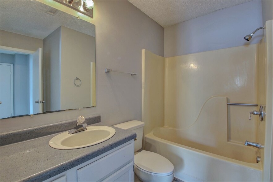 Interior Photo - The Arbours Apartment Homes