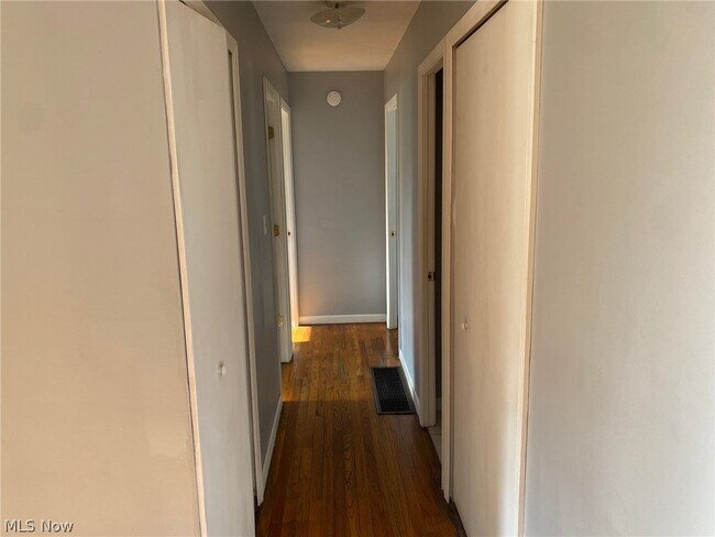 Building Photo - 4142 Sabin Dr