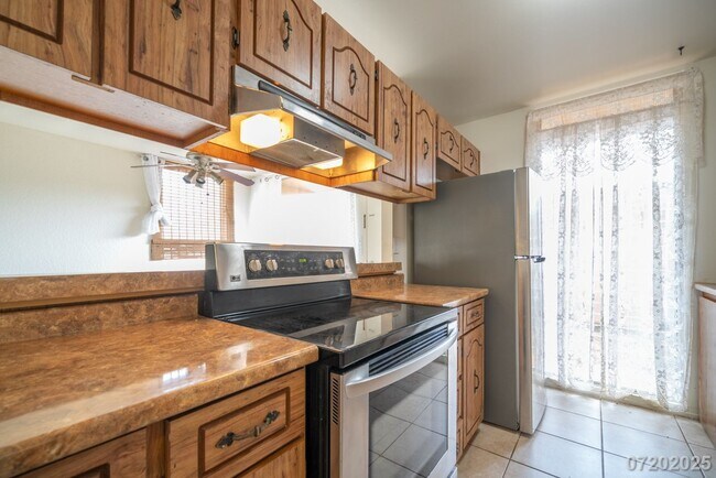 Building Photo - $3,200 / 3br - 1370ft2 - Quaint and Cozy 3...