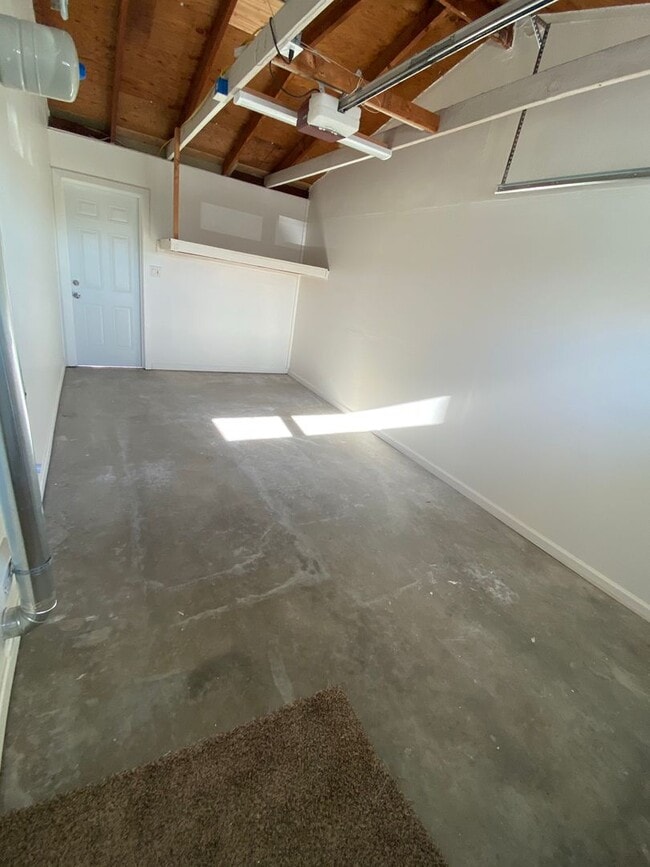 Building Photo - 55+ Community!! Adorable 2 bed 1 bath in t...