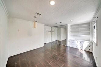 Building Photo - 5441 Calvin Ave