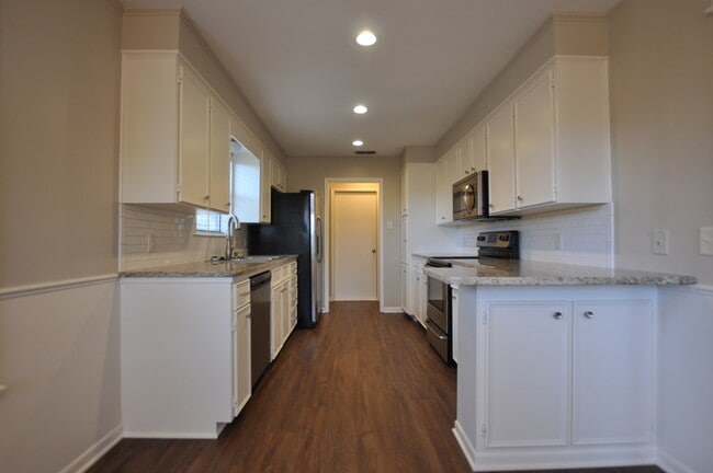 Building Photo - Coming Soon: Stunning 3 Bedroom, 2 Bathroo...