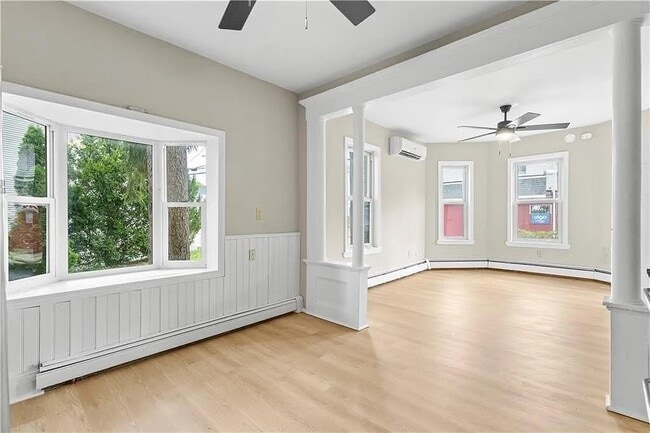 Building Photo - 715 Elm St