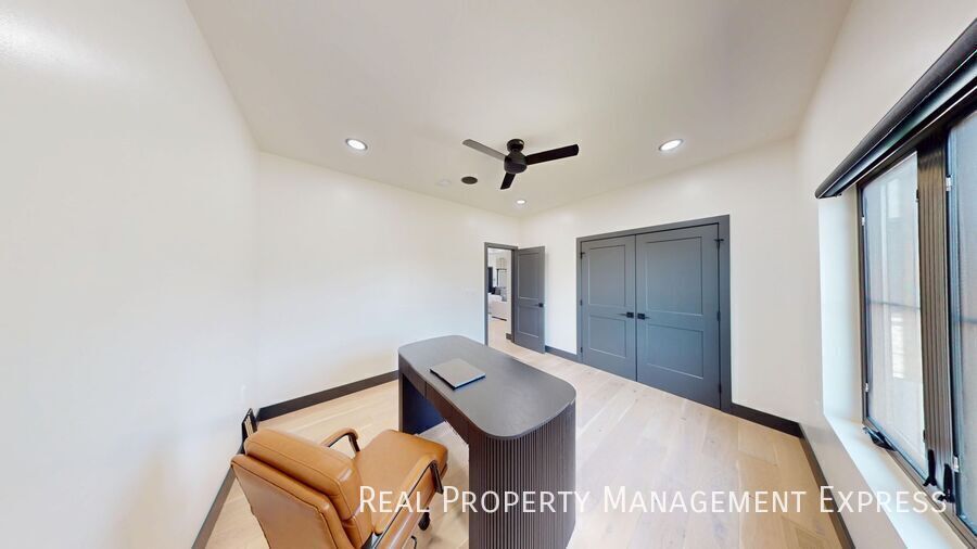 Building Photo - 313 N Red Spruce Ave