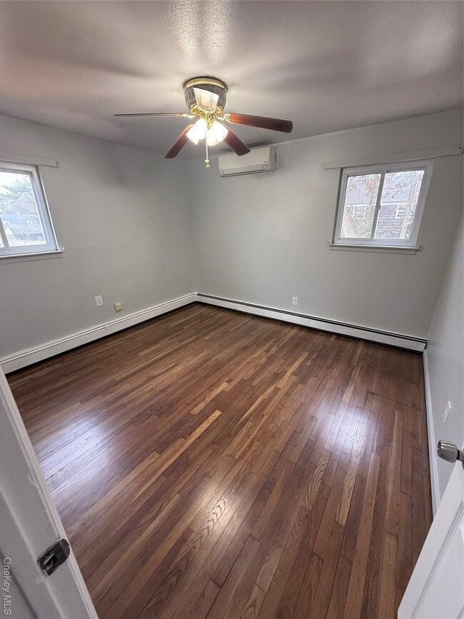 Building Photo - 28 Weir St