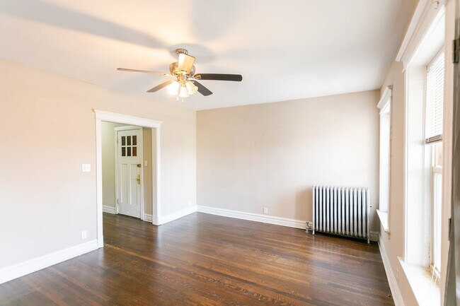Building Photo - 5417 S Drexel Ave