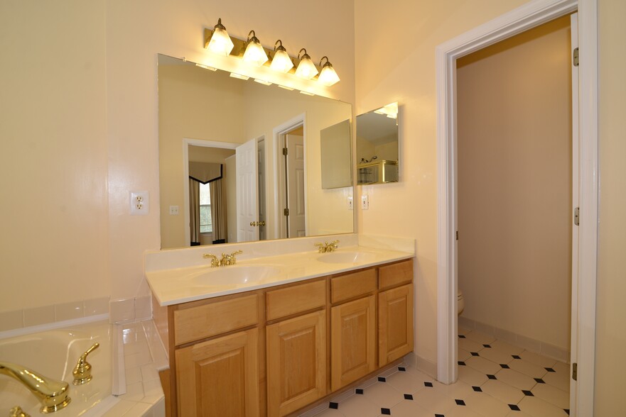 Master Bath3 - 11401 Abner Ave