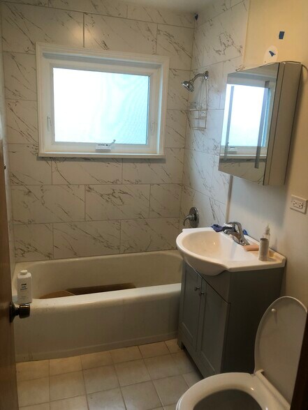 bathroom - 5755 W Lawrence Ave