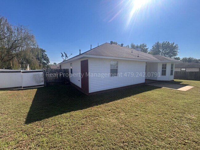 Building Photo - Cozy 3 Bedroom/2 Bathroom Home for Rent in...